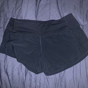 Lululemon Hotty Hot Low-Rise Lined Short 2.5"